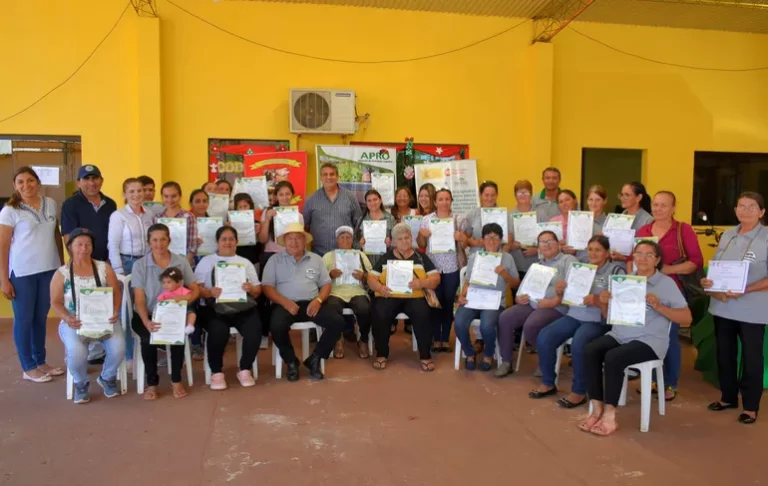 La APRO entregó la Certificación de fincas Orgánicas a 84 agricultores del Departamento de Guairá